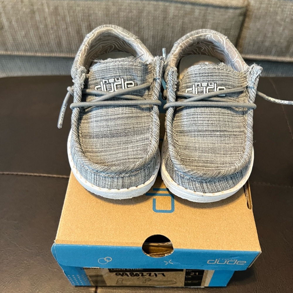 HEYDUDE shoes